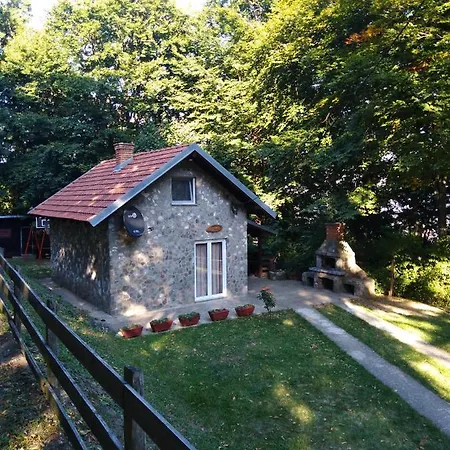 Planinska Kuca Steki Bukulja Aranđelovac