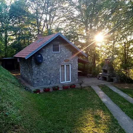 Planinska Kuca Steki Bukulja * 아란젤로바츠